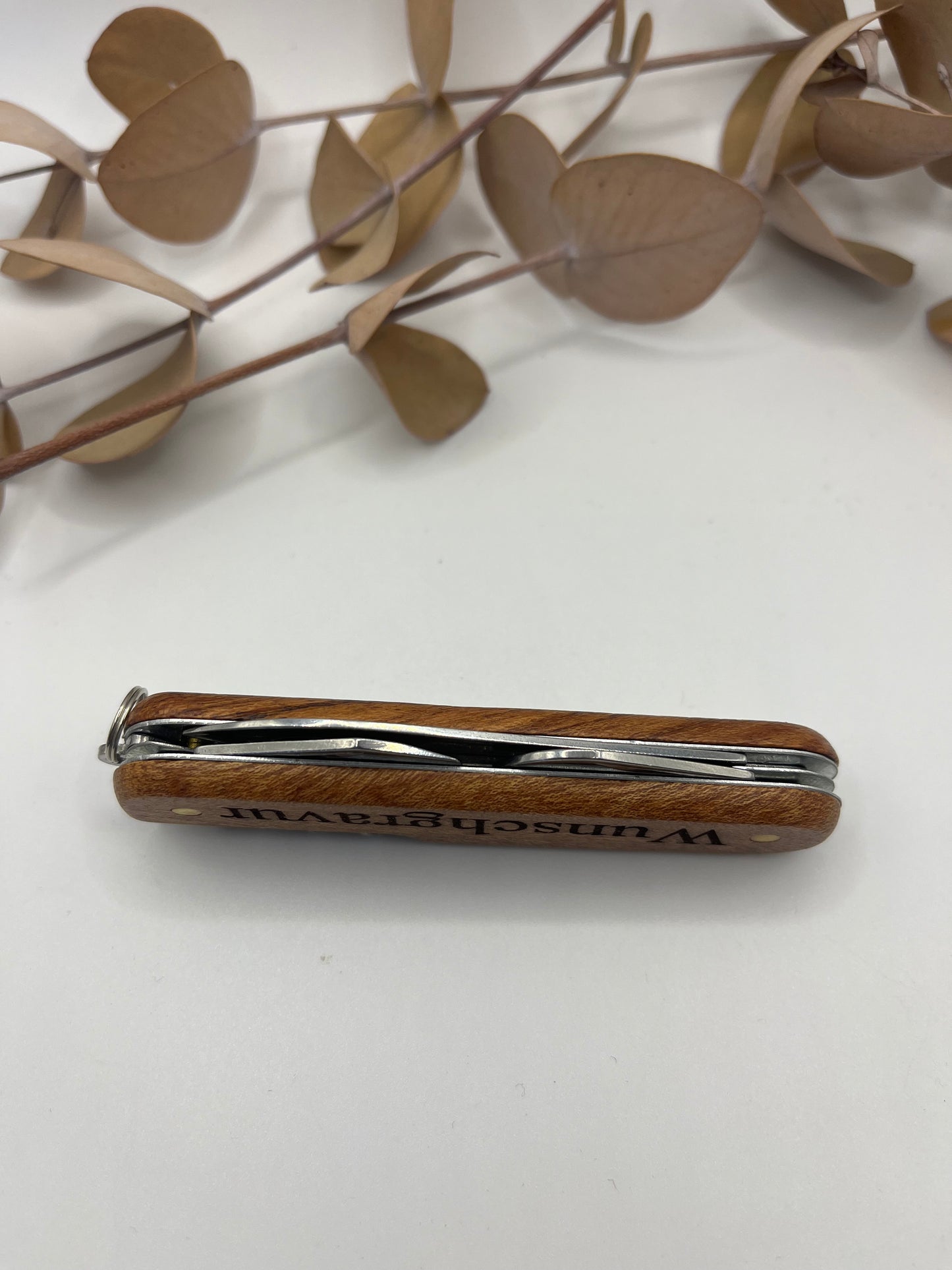 Personalisiertes Taschenmesser aus Holz