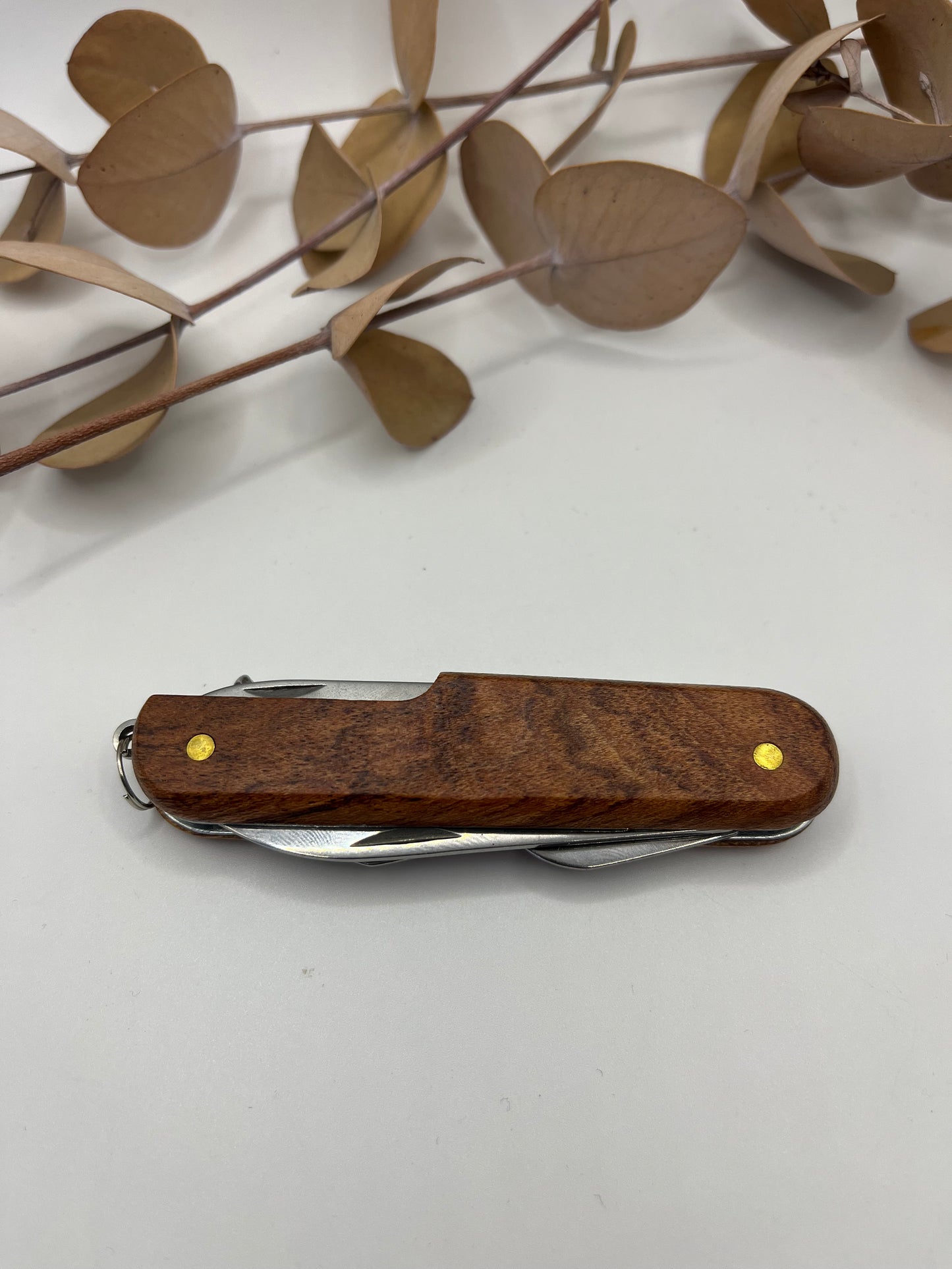 Personalisiertes Taschenmesser aus Holz