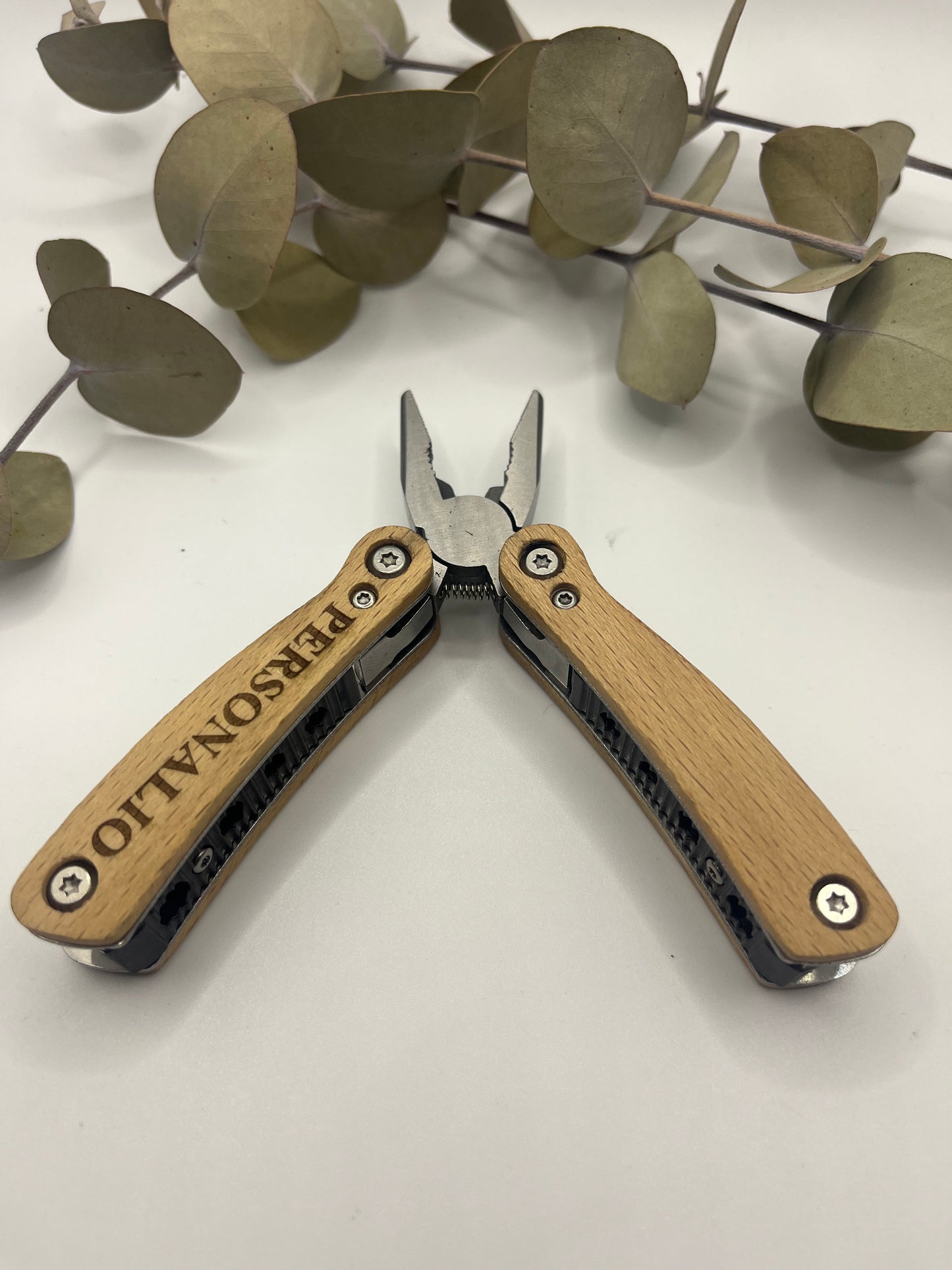 Personalisiertes Multitool aus Buchenholz