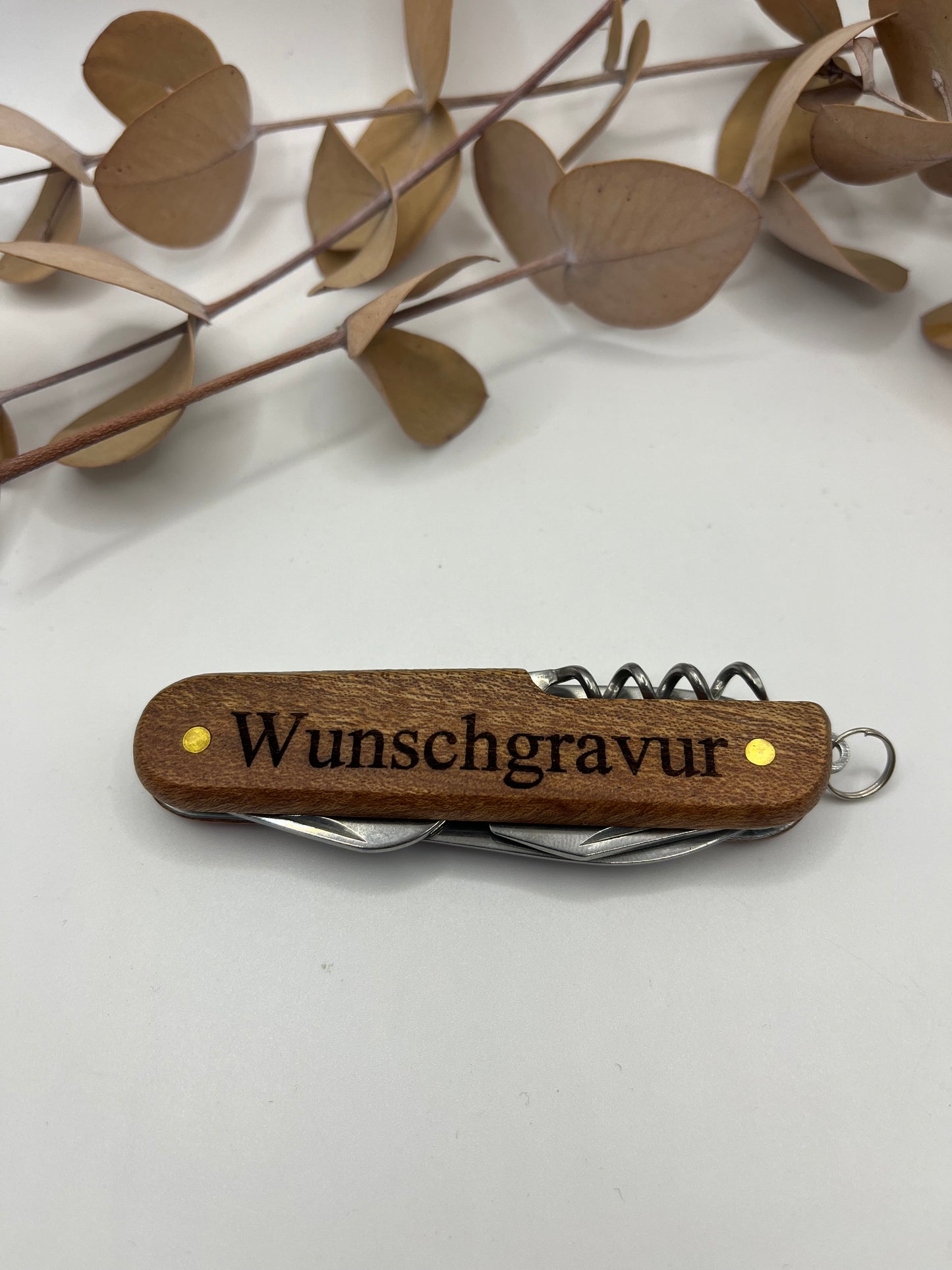 Personalisiertes Taschenmesser aus Holz
