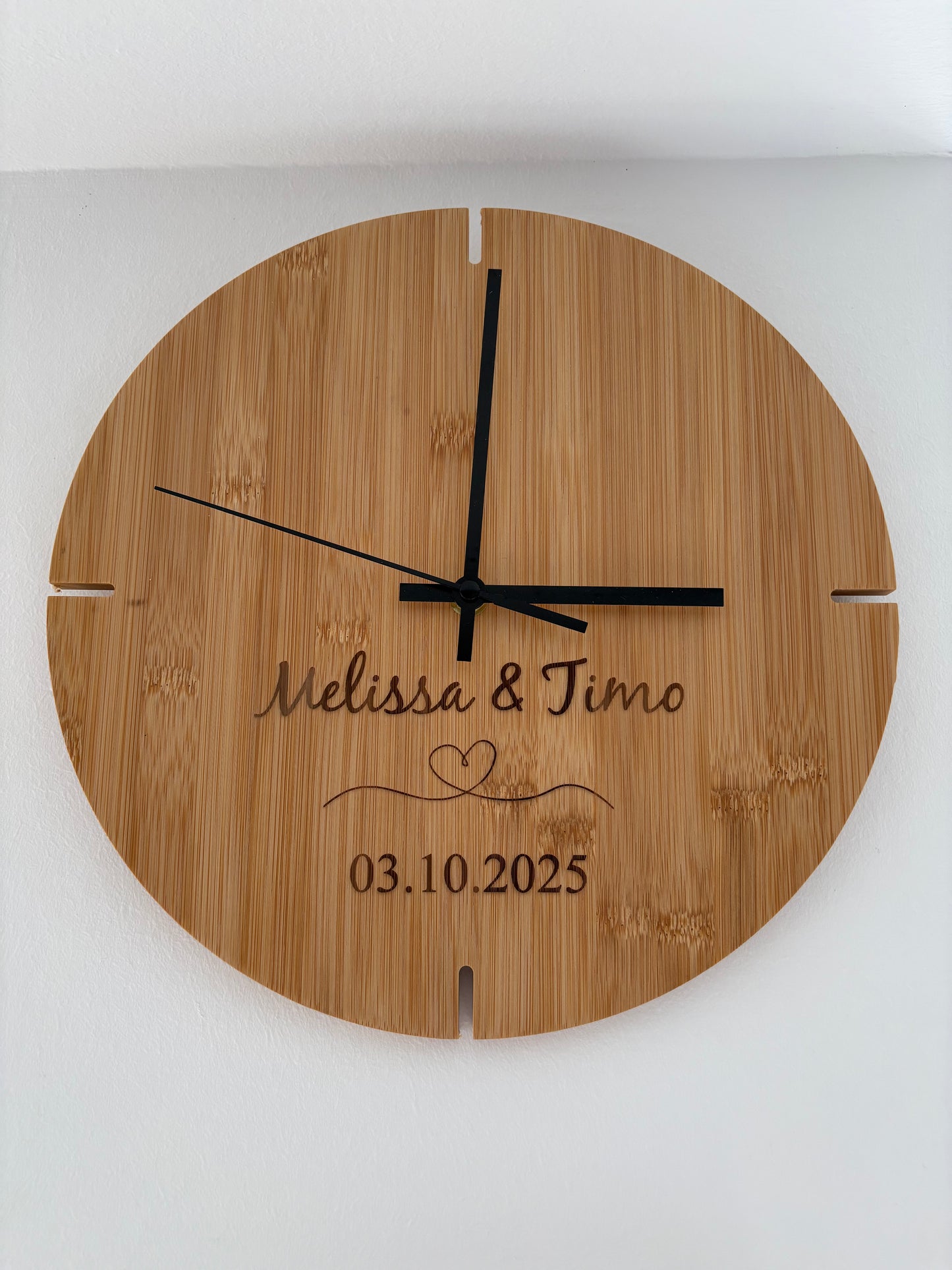 Personalisierte Bambus Wanduhr mit Gravur