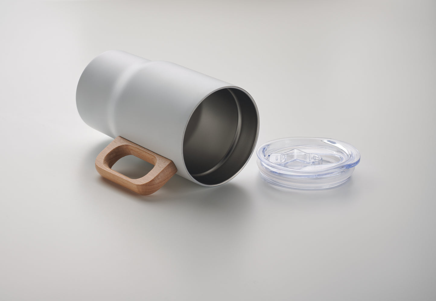 Doppelwandiger Becher aus recyceltem Edelstahl (90 % recycelter Edelstahl und 10 %