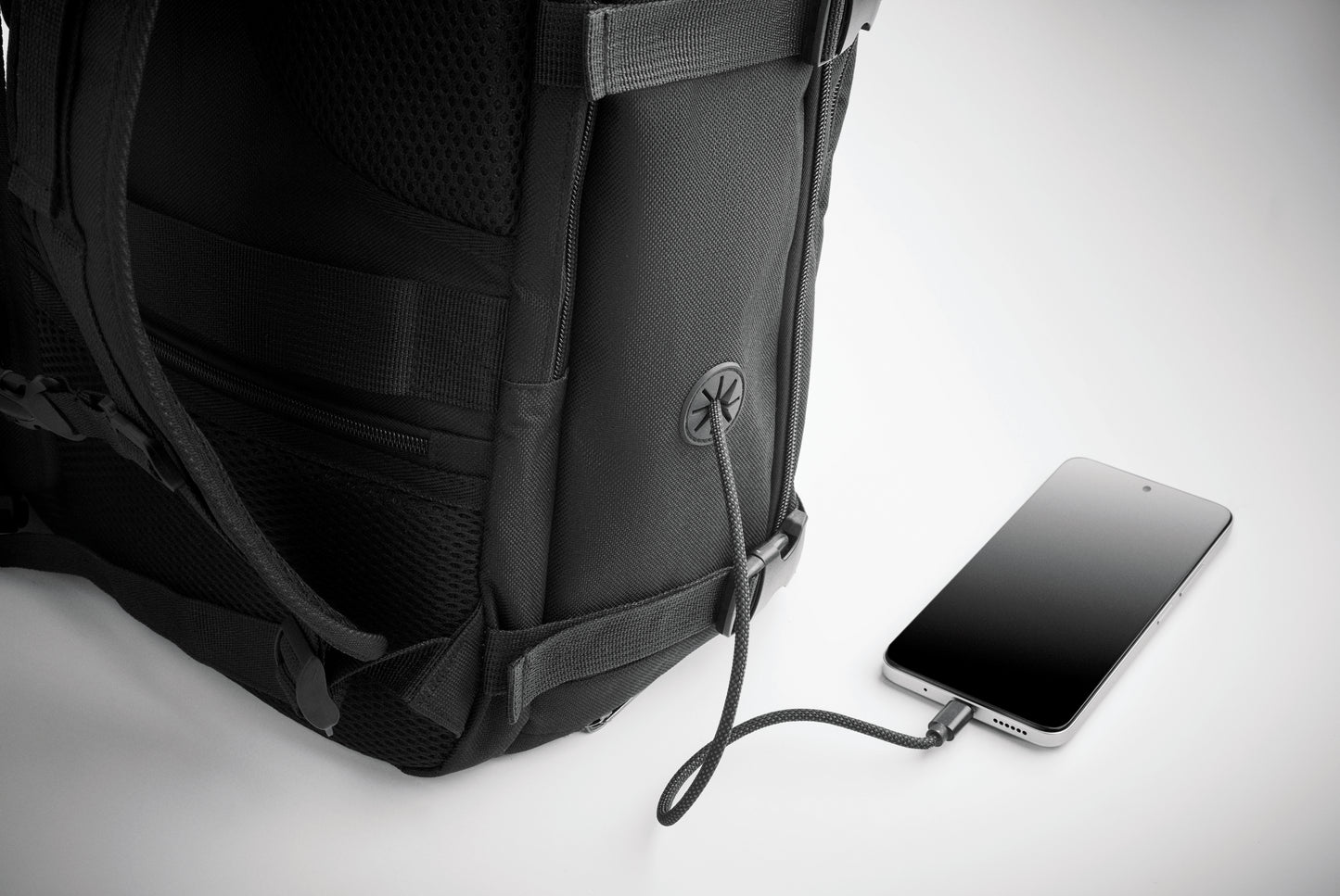 Erweiterbarer Rucksack in Kabinengröße aus 600D RPET-Polyester mit PU-Beschichtung. 180°-Öffnung. Gepolstertes 15''-Laptopfach