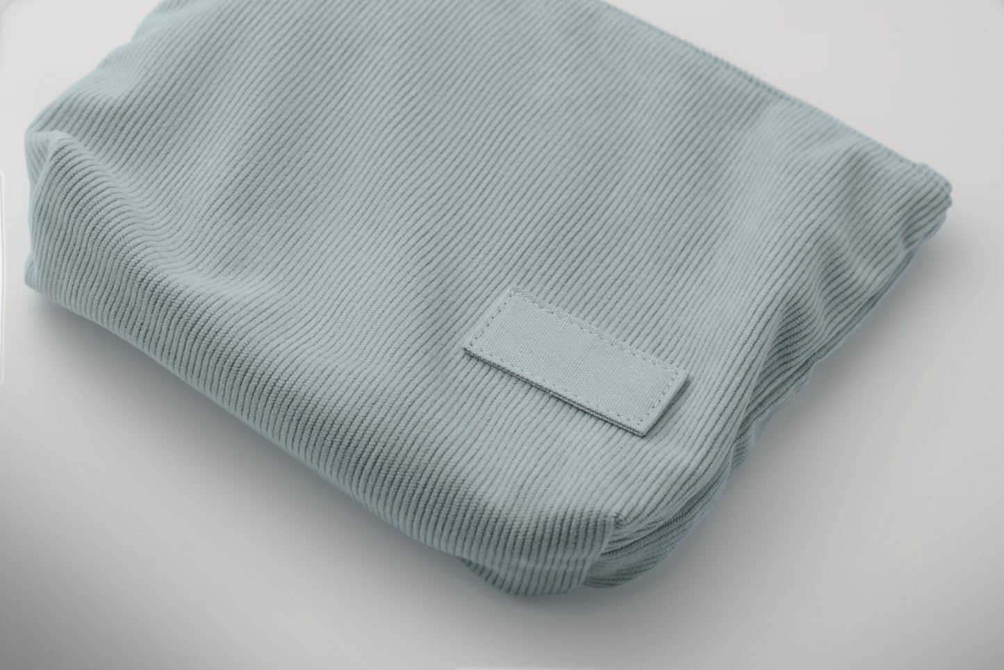 Kosmetiktasche aus Kord-Polyester mit Polyesterfutter. 220 g/m².