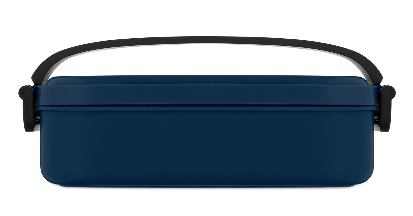 Lunchbox aus PP mit luftdichtem Deckel. 2 seitliche Halteklammern und Griff. Füllmenge: