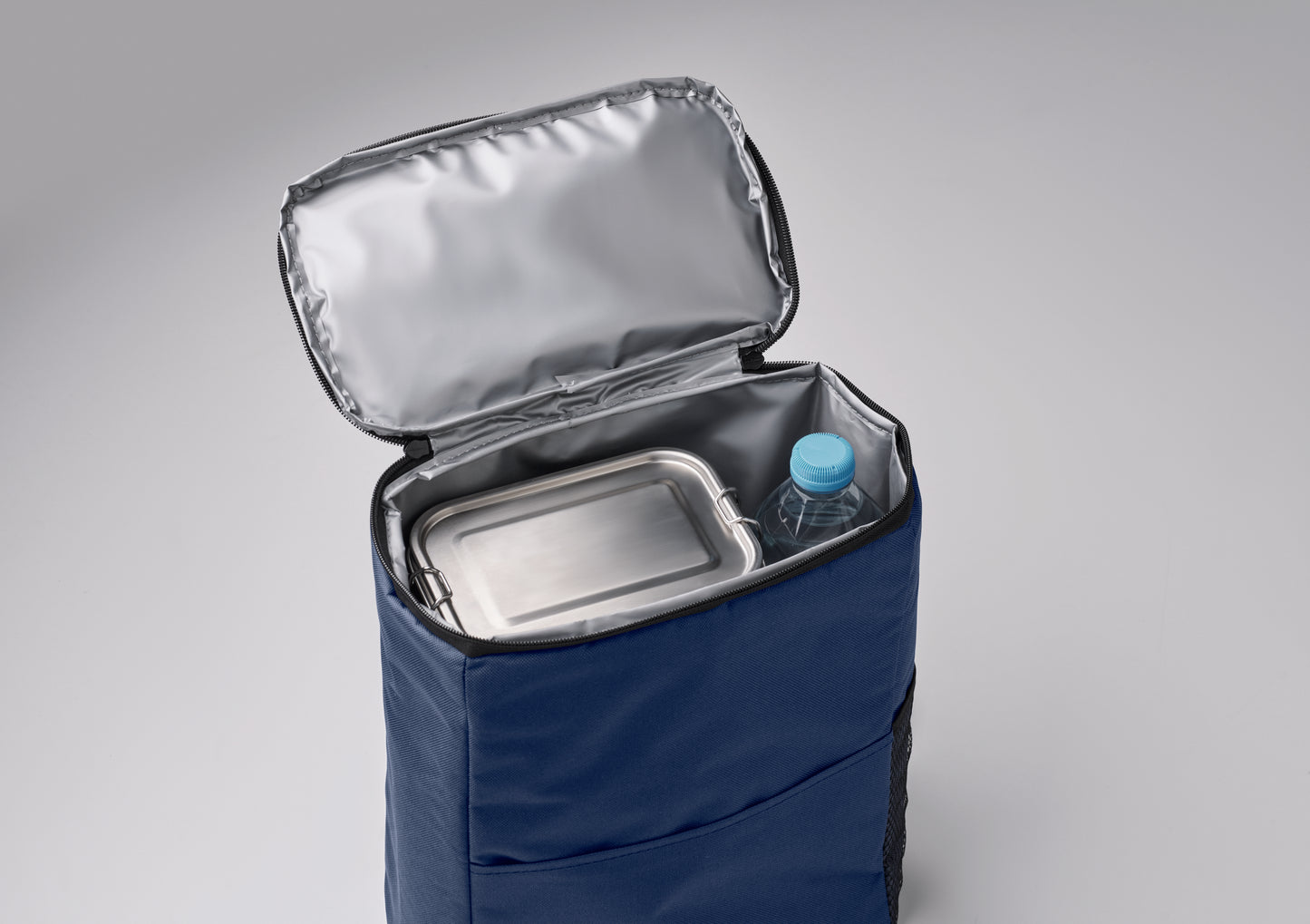 Kühlrucksack aus 600D RPET Polyester mit PEVA-Futter und 13 mm PE-Schaum. Fronttasche