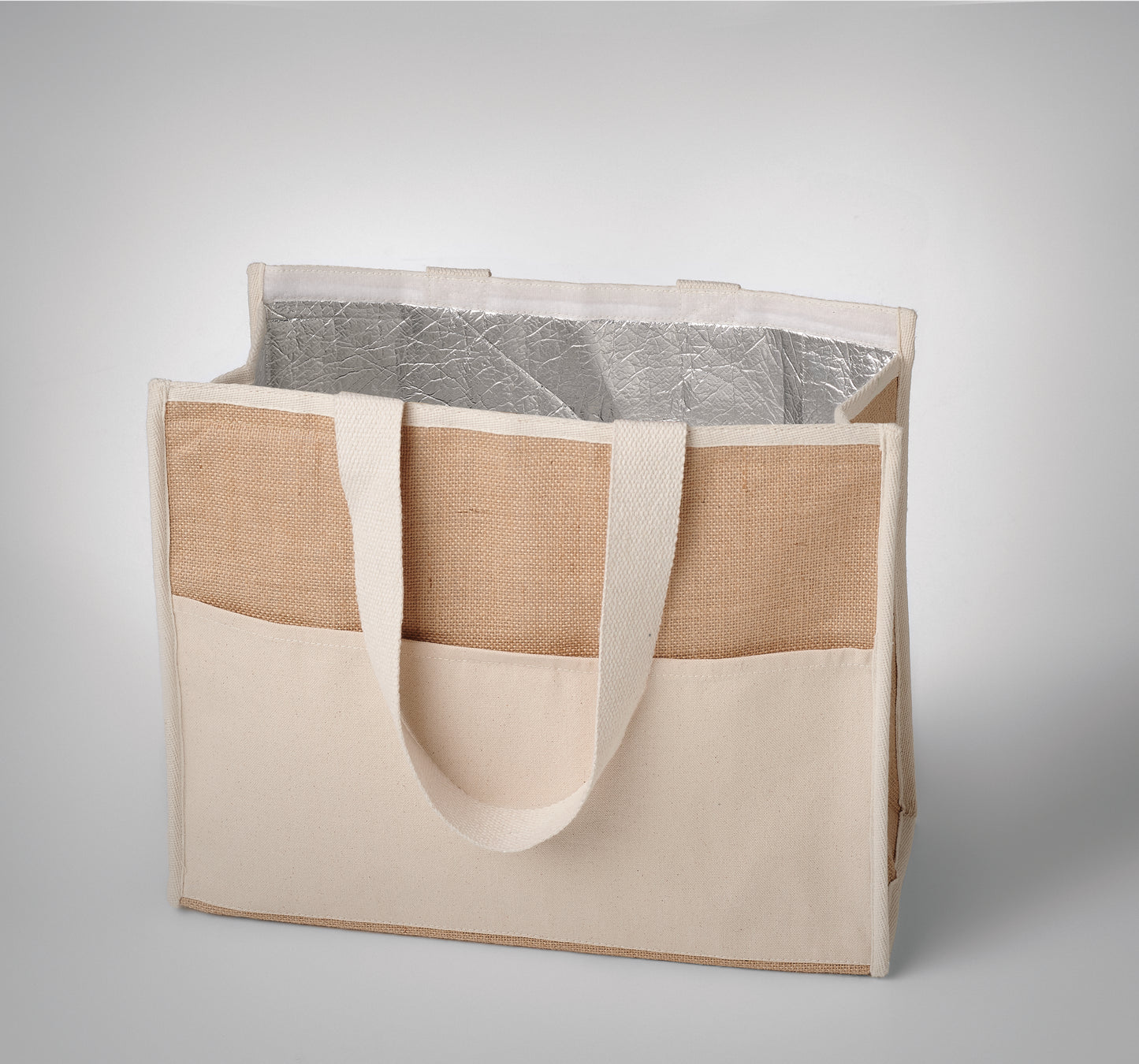 Diese Shopping Tasche aus Jute hat lange Tragegriffe. Das Innere ist laminiert