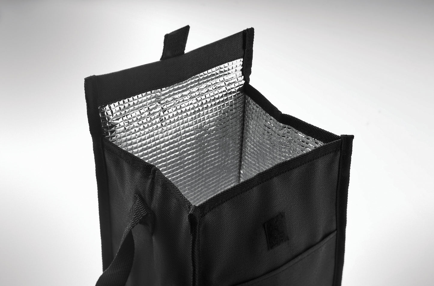 Lunch-Tasche aus 600D RPET mit Isolierung. Fronttasche. Fassungsvermögen 3 l. Isoliermaterial: Aluminiumfolie