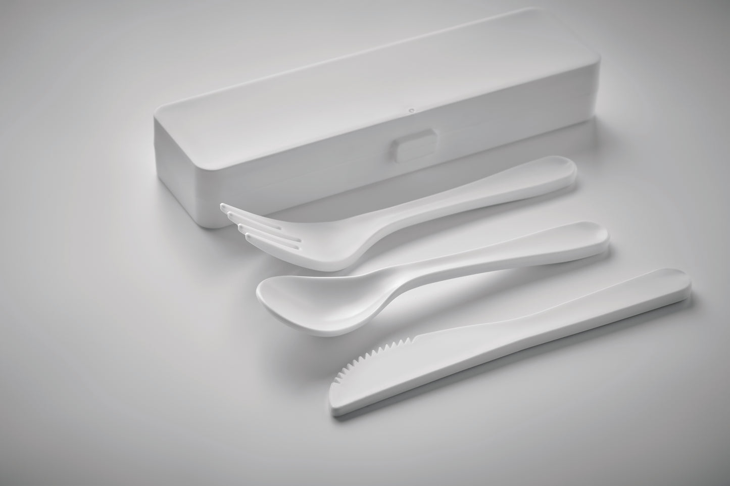 Wiederverwendbares Besteck-Set mit Messer Gabel Löffel im passenden Etui.