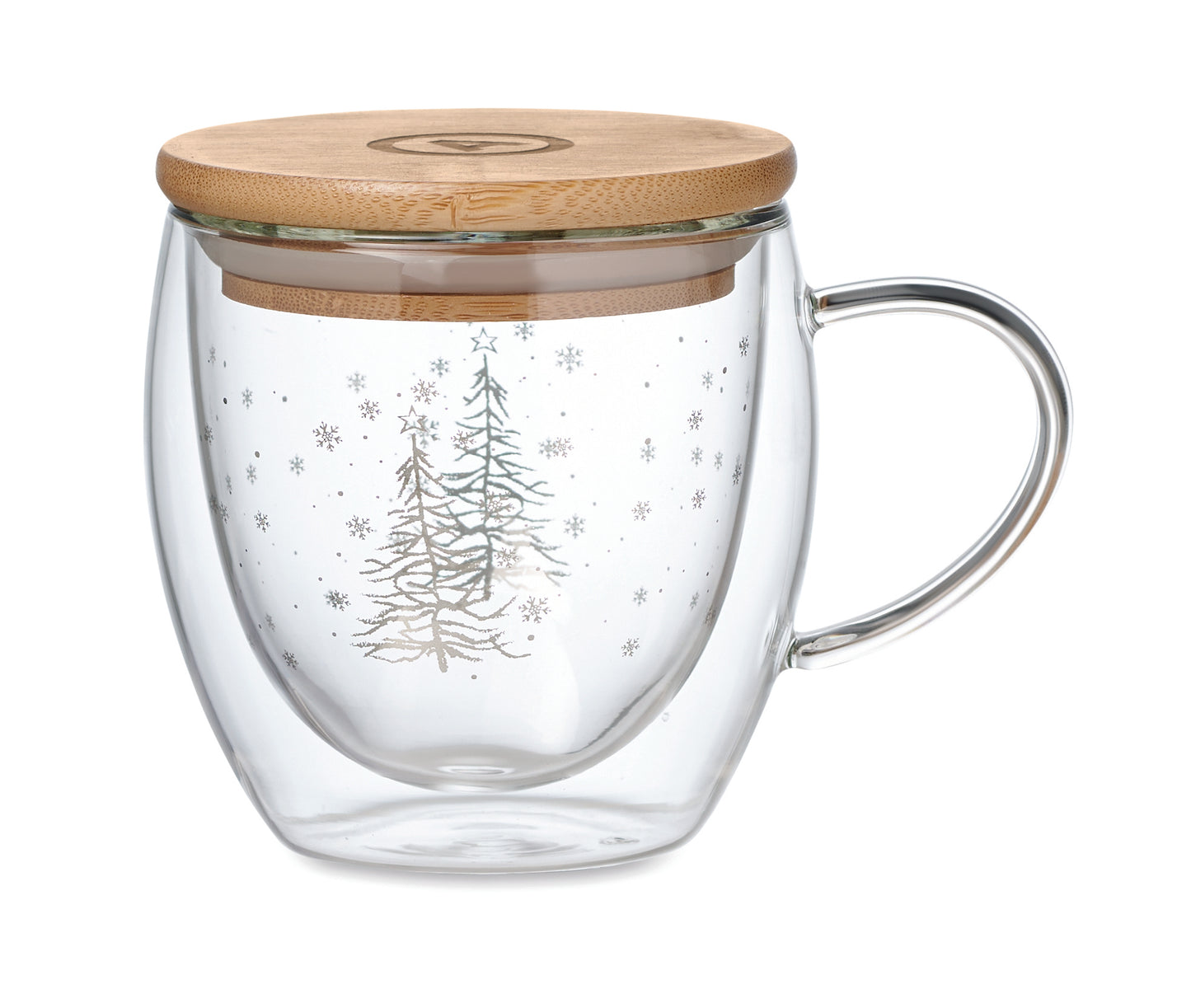 Doppelwandiger Becher mit Weihnachtsbaum-Dekor aus Borosilikatglas. Deckel aus Bambus. Füllmenge: 220 ml.