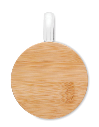Doppelwandiger Becher mit Weihnachtsbaum-Dekor aus Borosilikatglas. Deckel aus Bambus. Füllmenge: 220 ml.