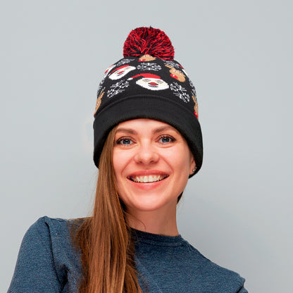 Weihnachtliche Strickmütze mit Bündchen und Bommel aus weichem elastischem Acryl.