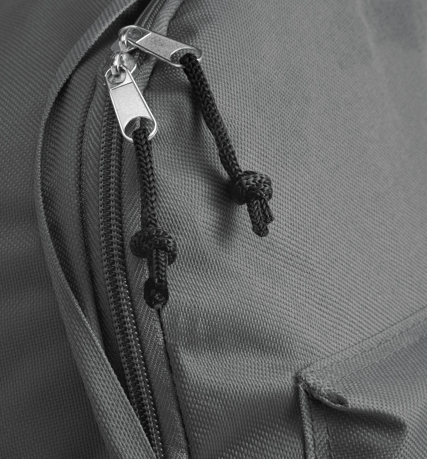 Rucksack mit Fronttasche und Reißverschluss. 600D Polyester