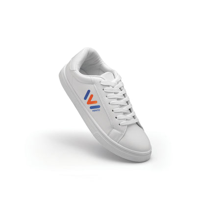 Leichte Sneaker aus PU mit Gummisohle und Schnürsenkeln aus Polyester. Größe: 37.