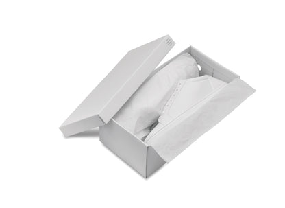 Leichte Sneaker aus PU mit Gummisohle und Schnürsenkeln aus Polyester. Größe: 38.