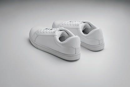 Leichte Sneaker aus PU mit Gummisohle und Schnürsenkeln aus Polyester. Größe: 38.