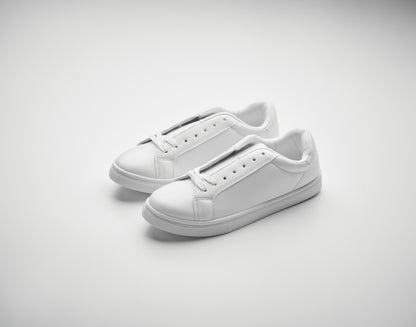 Leichte Sneaker aus PU mit Gummisohle und Schnürsenkeln aus Polyester. Größe: 39.