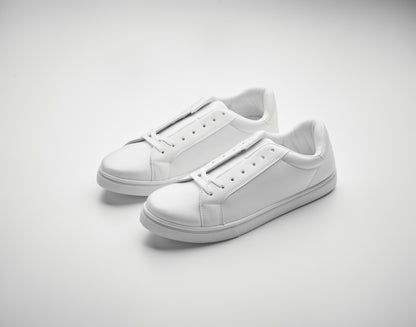Leichte Sneaker aus PU mit Gummisohle und Schnürsenkeln aus Polyester. Größe: 44.