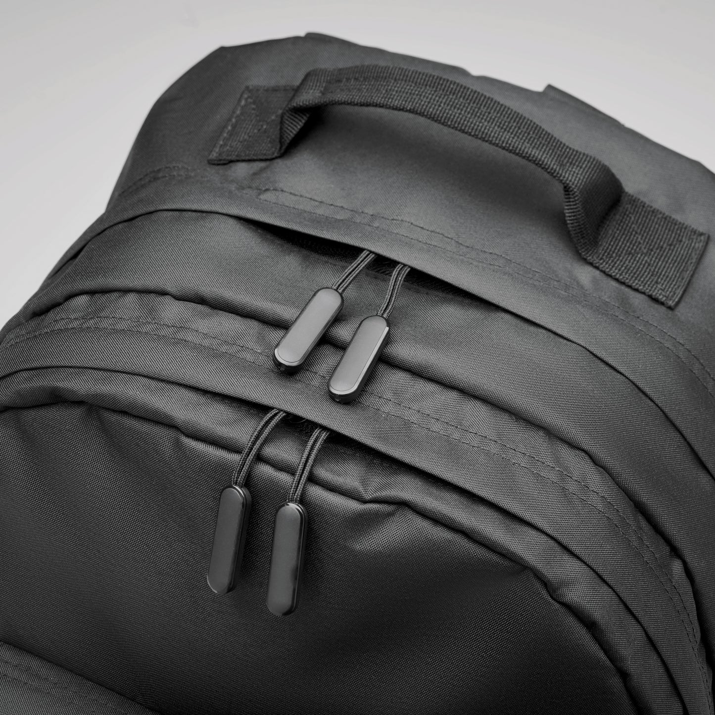 15'' Laptop-Rucksack aus 300D RPET-Polyester. Mit 2 großen Reißverschlussfächern Taschen mit 2fach