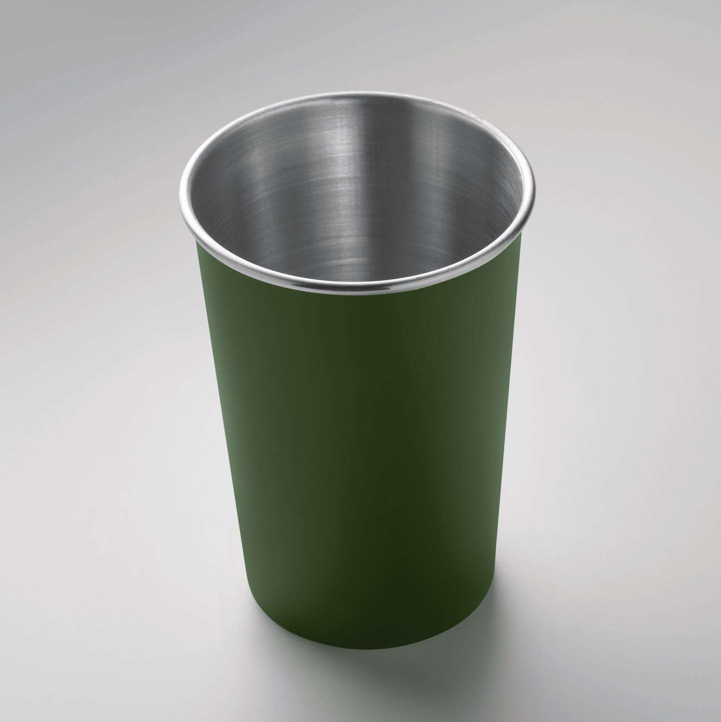 Wiederverwendbarer Becher aus recyceltem Edelstahl (90 % recycelter Edelstahl und 10 %