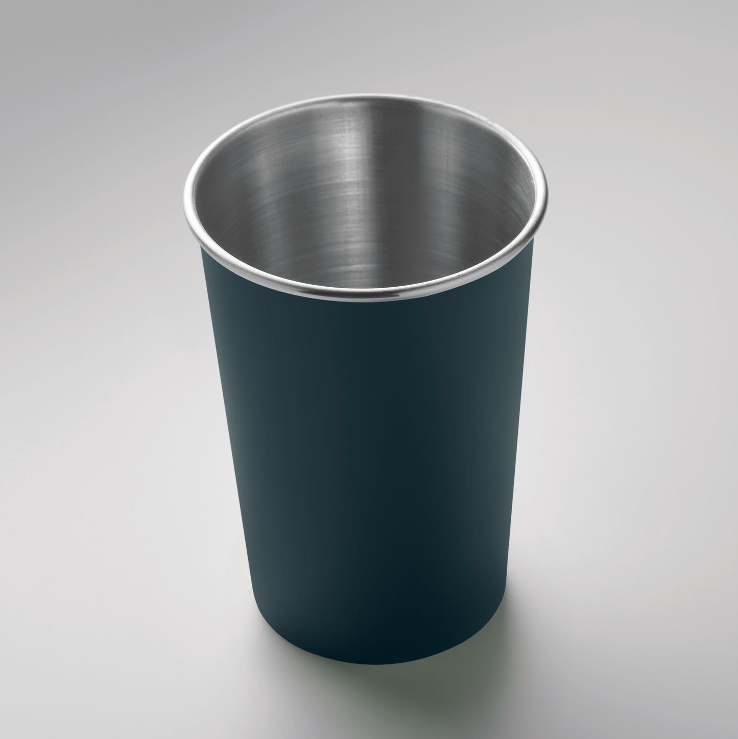 Wiederverwendbarer Becher aus recyceltem Edelstahl (90 % recycelter Edelstahl und 10 %