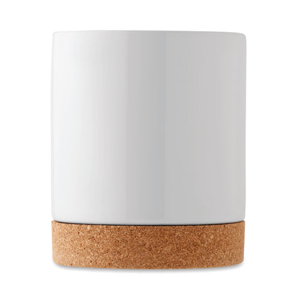Becher aus Keramik mit Korkboden. Füllmenge: 280 ml. Kork ist ein 100%