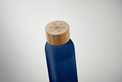Glasflasche mit gefrosteter Oberfläche und Deckel aus Bambus. Auslaufsicher. Füllmenge: 500 ml.