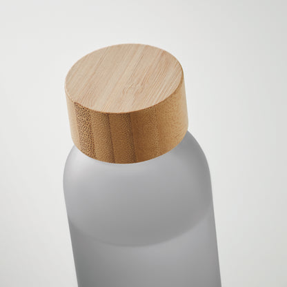 Glasflasche mit gefrosteter Oberfläche und Deckel aus Bambus. Auslaufsicher. Füllmenge: 500 ml.