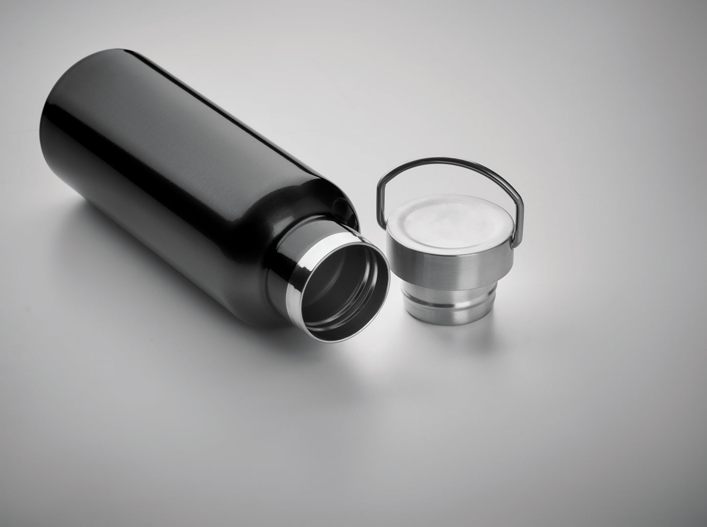 Doppelwandige Isolierflasche aus recyceltem Edelstahl (90 % recycelter Edelstahl und 10 %