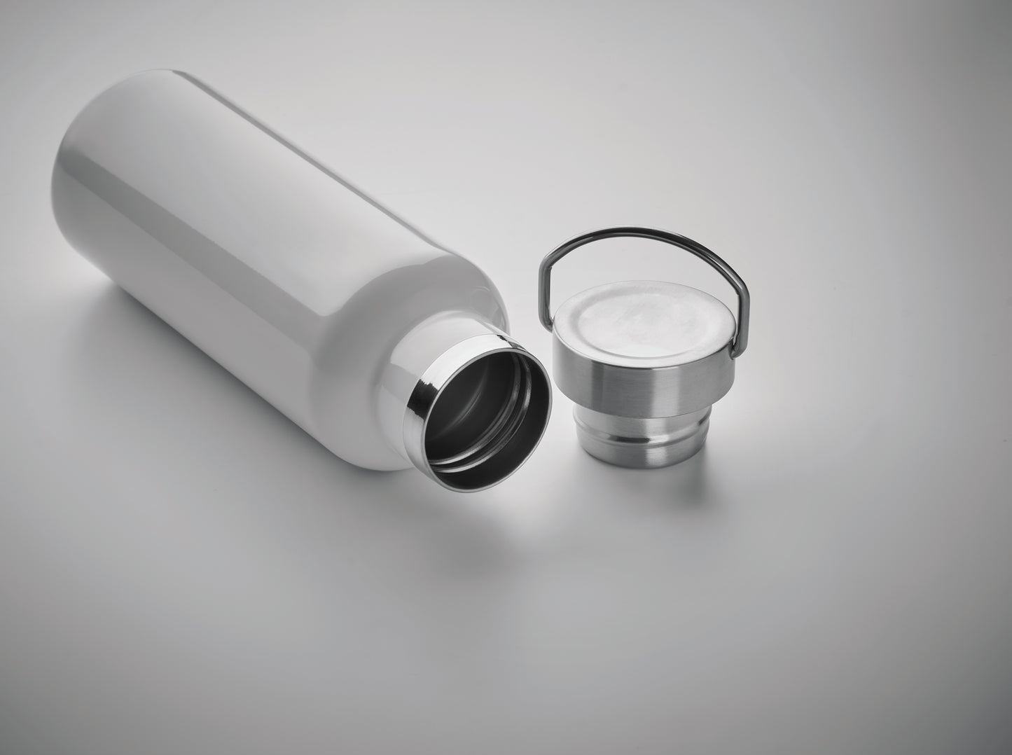 Doppelwandige Isolierflasche aus recyceltem Edelstahl (90 % recycelter Edelstahl und 10 %