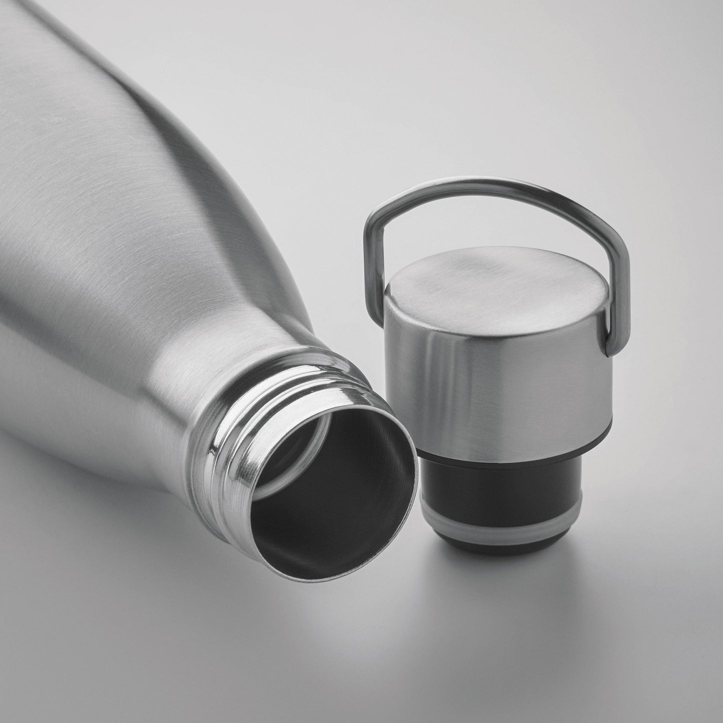 Doppelwandige Isolierflasche aus recyceltem Edelstahl (90 % recycelter Edelstahl und 10 %