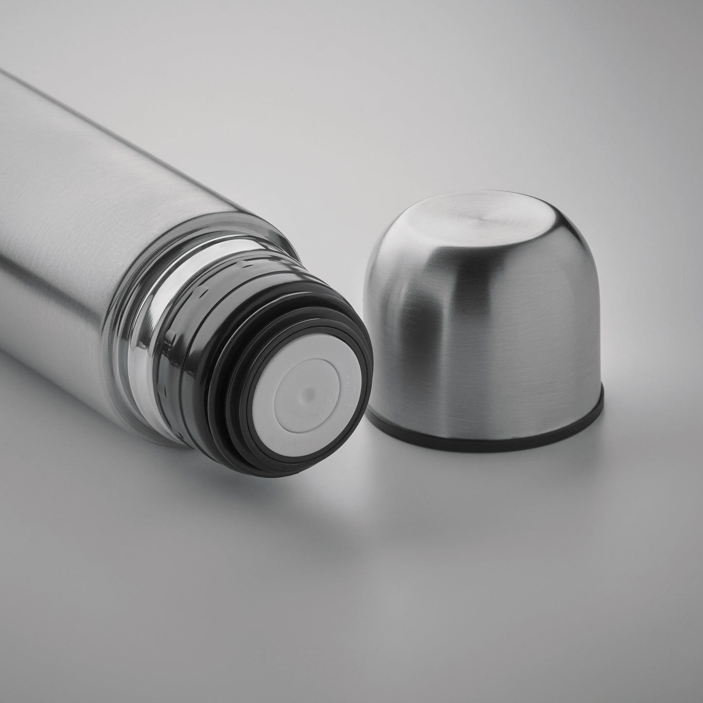 Doppelwandige Isolierflasche aus recyceltem Edelstahl (90 % recycelter Edelstahl und 10 %