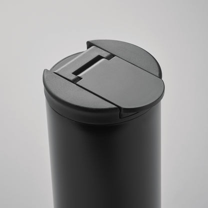 Doppelwandiger Isolierbecher aus Edelstahl. Füllmenge: 330 ml. Auslaufsicher.