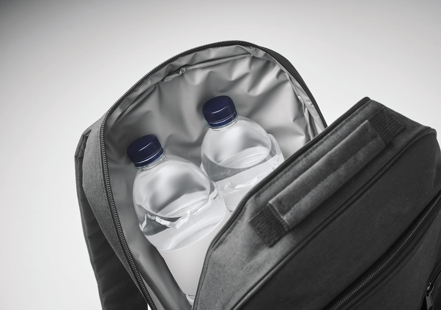 300D RPET Rucksack. 15'''' Laptopfach und großes Kühlfach. Fronttasche mit Reißverschluss und