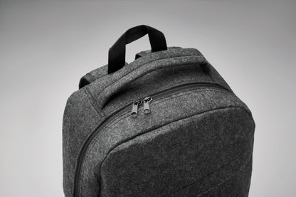 13'''' Laptop Rucksack aus RPET-Filz. Großes Hauptfach und Reißverschlussfach. Gepolsterte Rückseite und