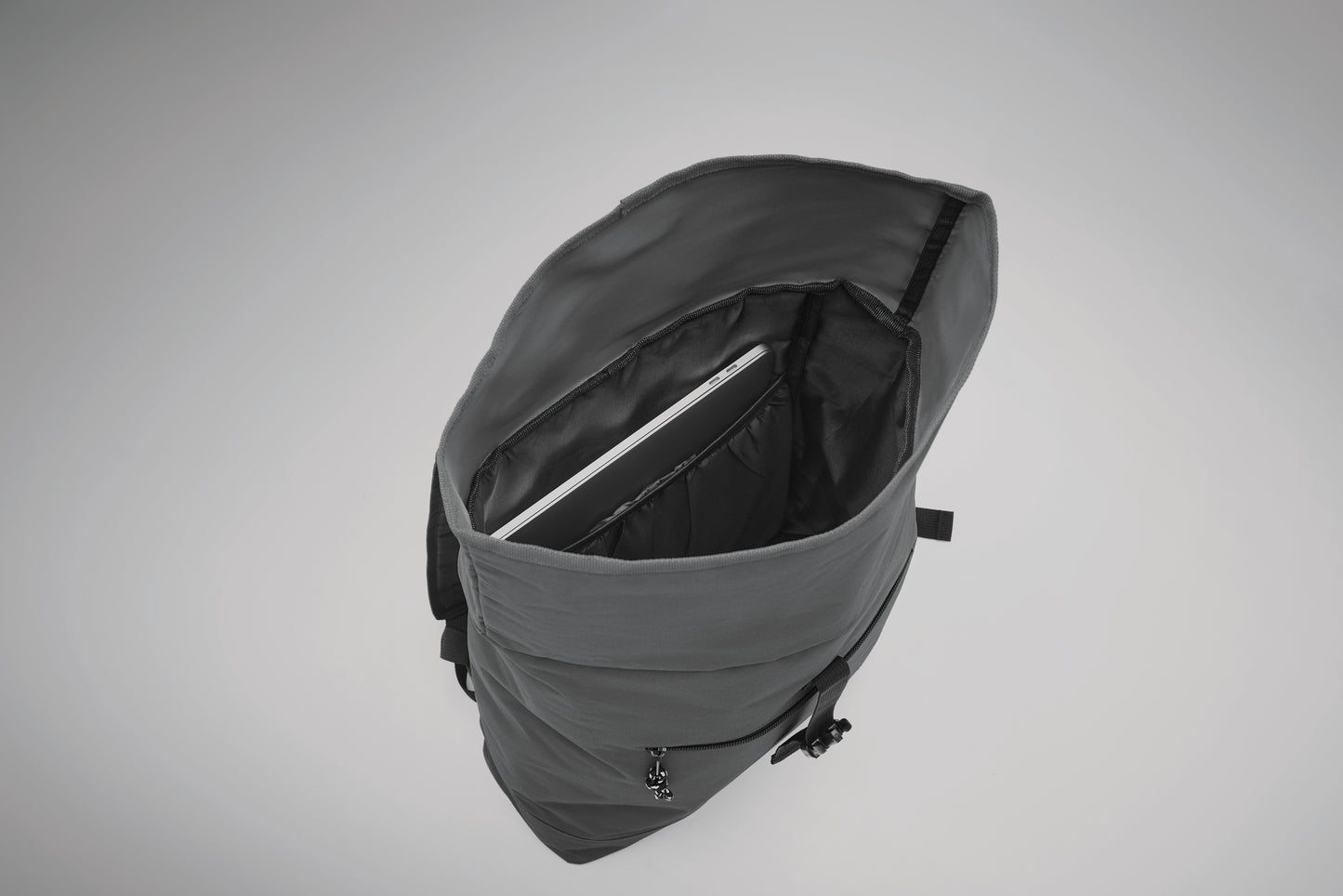 15'''' Rolltop-Rucksack mit Laptopfach aus 600D-Polyester. Gepolsterter Rücken und verstärkter Boden. Fronttasche