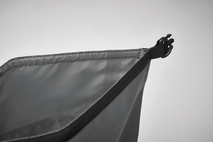 Wasserabweisender Rolltop-Rucksack aus RPET 210D Polyester. Volumen: 25 l.