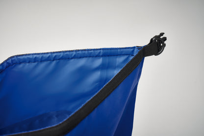 Wasserabweisender Rolltop-Rucksack aus RPET 210D Polyester. Volumen: 25 l.