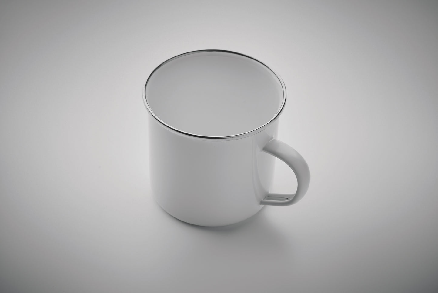 Emaillierter Metall-Becher im Vintage-Look. Spezielle Beschichtung für Sublimationsdruck. Füllmenge: 500 ml.