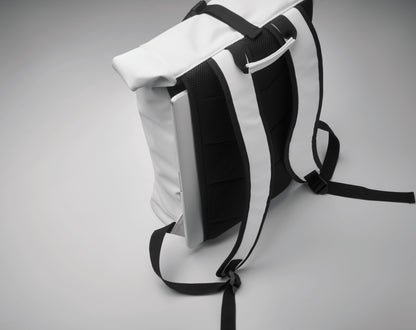 Rucksack mit Rollverschluss aus weichem PU. 15'''' Laptop Fach. Große Fronttasche mit