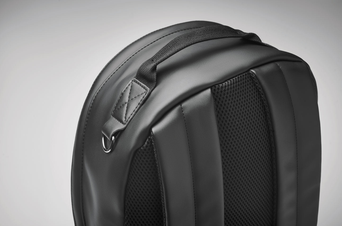 Rucksack aus weichem PU. 15'''' Laptop Fach. Fronttasche mit Reißverschluss. Gepolsterter Rücken