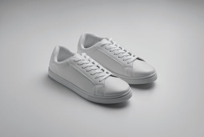 Leichte Sneaker aus PU mit Gummisohle und Schnürsenkeln aus Polyester. Größe: 46.