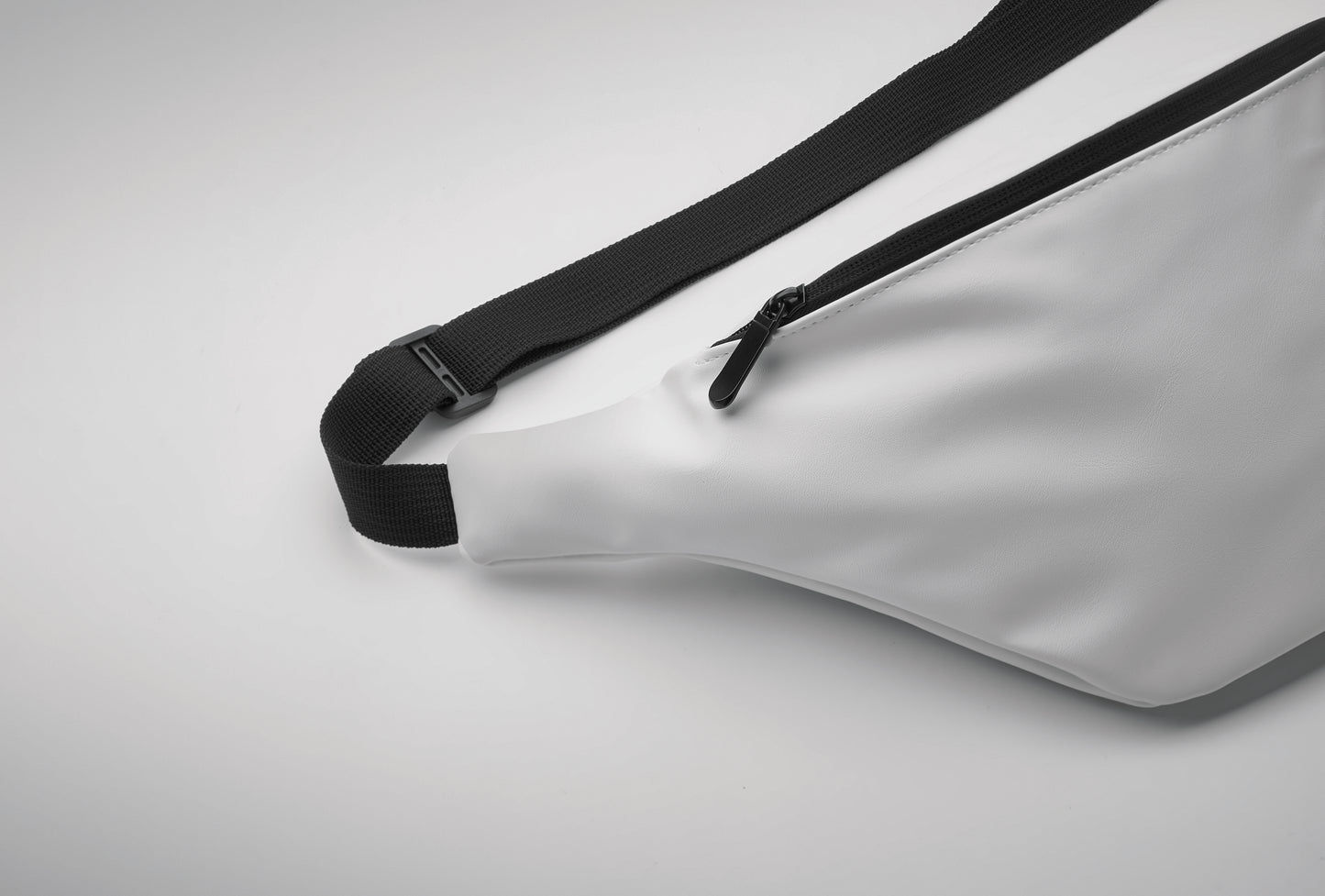 Gürteltasche aus weichem PU mit Futter aus 210D RPET.