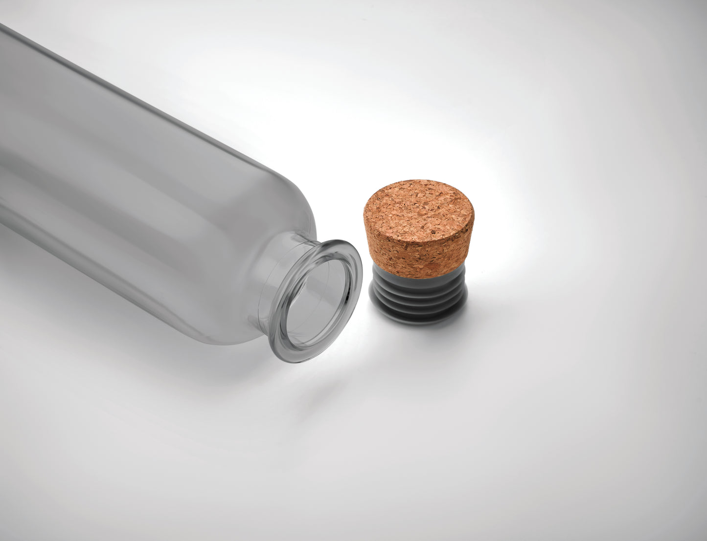 Trinkflasche aus Tritan Renew™. BPA-frei. Verschluss aus Kork. Füllmenge: 500 ml. Dieses