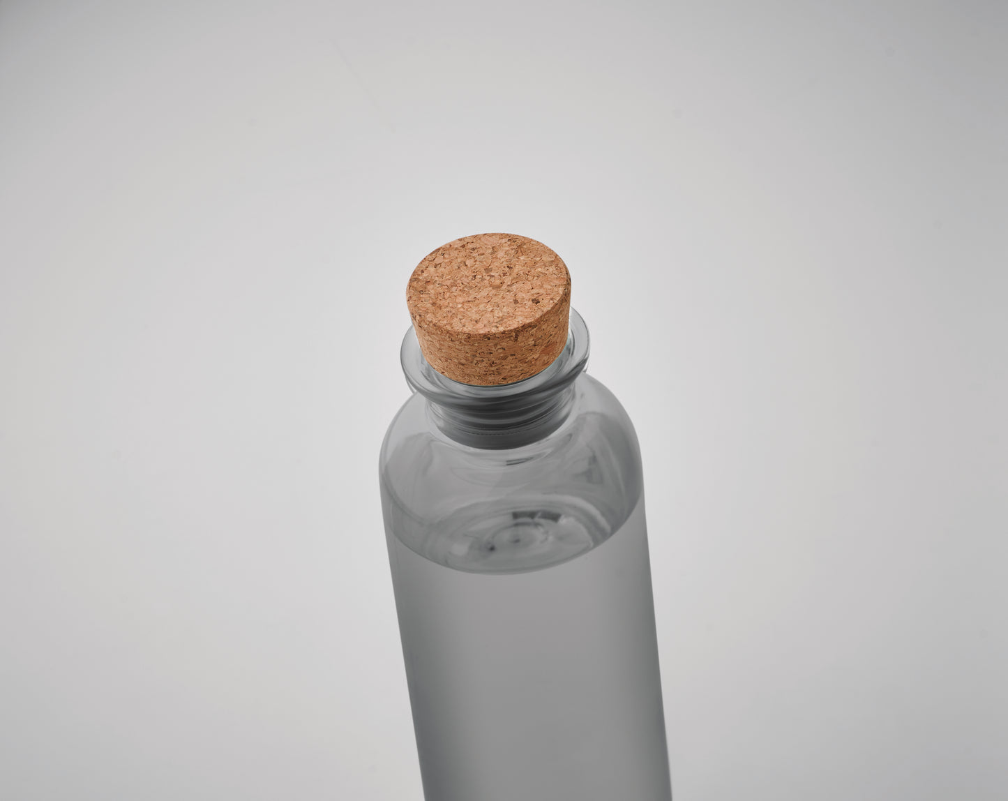 Trinkflasche aus Tritan Renew™. BPA-frei. Verschluss aus Kork. Füllmenge: 500 ml. Dieses