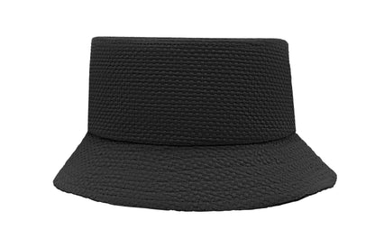 Bucket Hat aus Papierstroh.