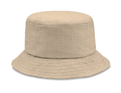 Bucket Hat aus Papierstroh.