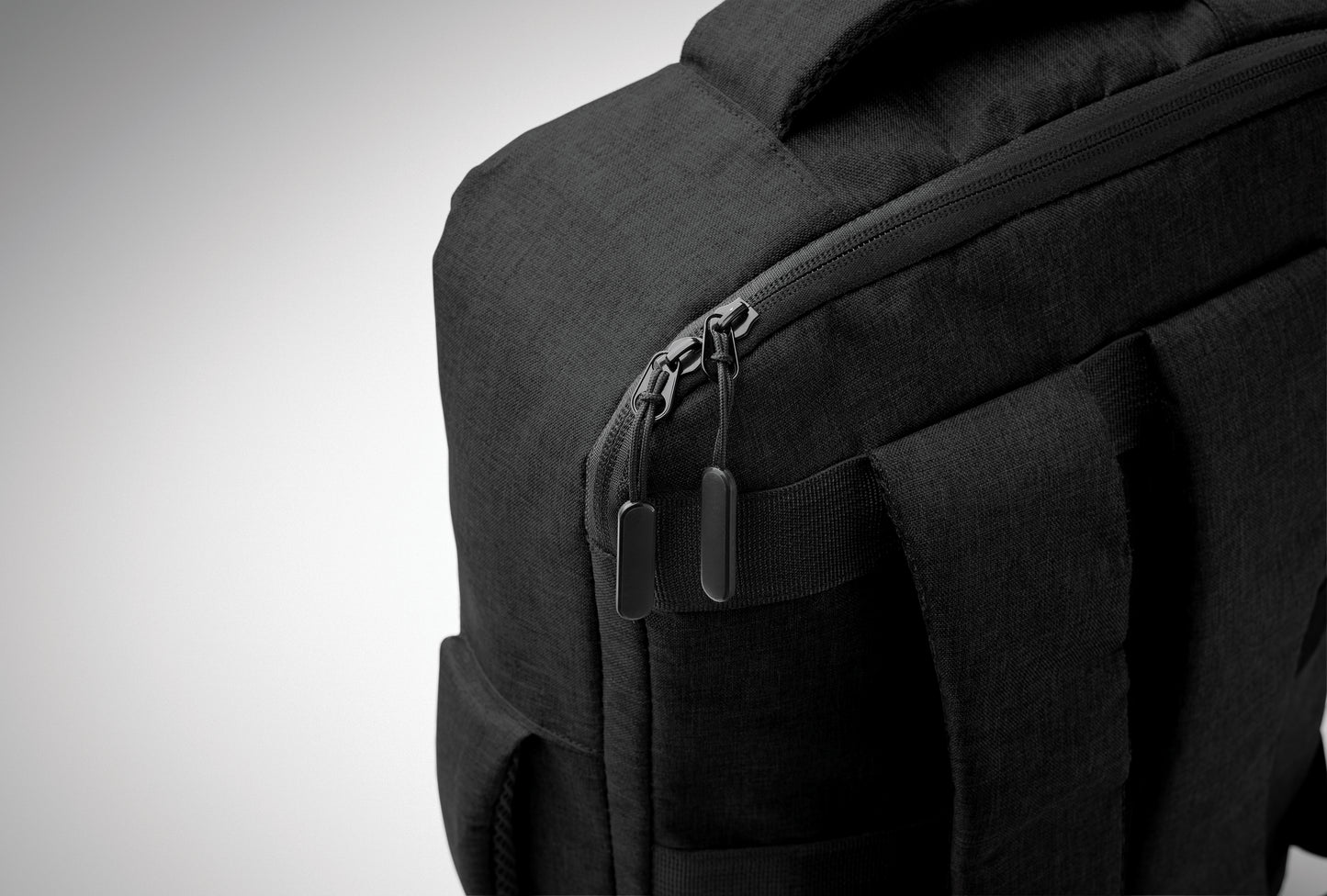 Schlanker 15'''' Laptop-Rucksack aus 300D RPET mit 210D RPET-Futter. Laptopfach 2 Innentaschen