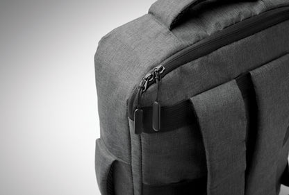 Schlanker 15'''' Laptop-Rucksack aus 300D RPET mit 210D RPET-Futter. Laptopfach 2 Innentaschen
