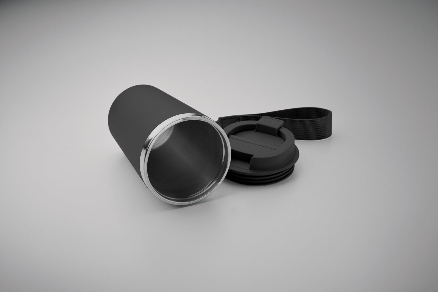 Doppelwandiger Becher aus recyceltem Edelstahl (90 % recycelter Edelstahl und 10 %